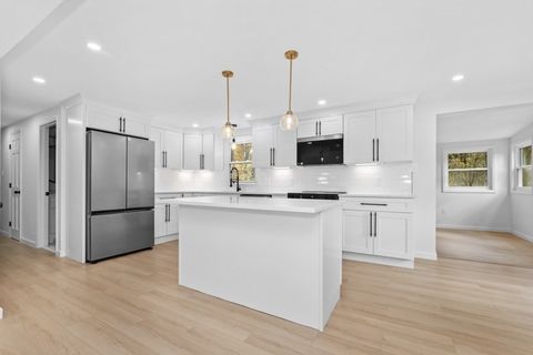 17 Susan Ln Bellingham MA 02019