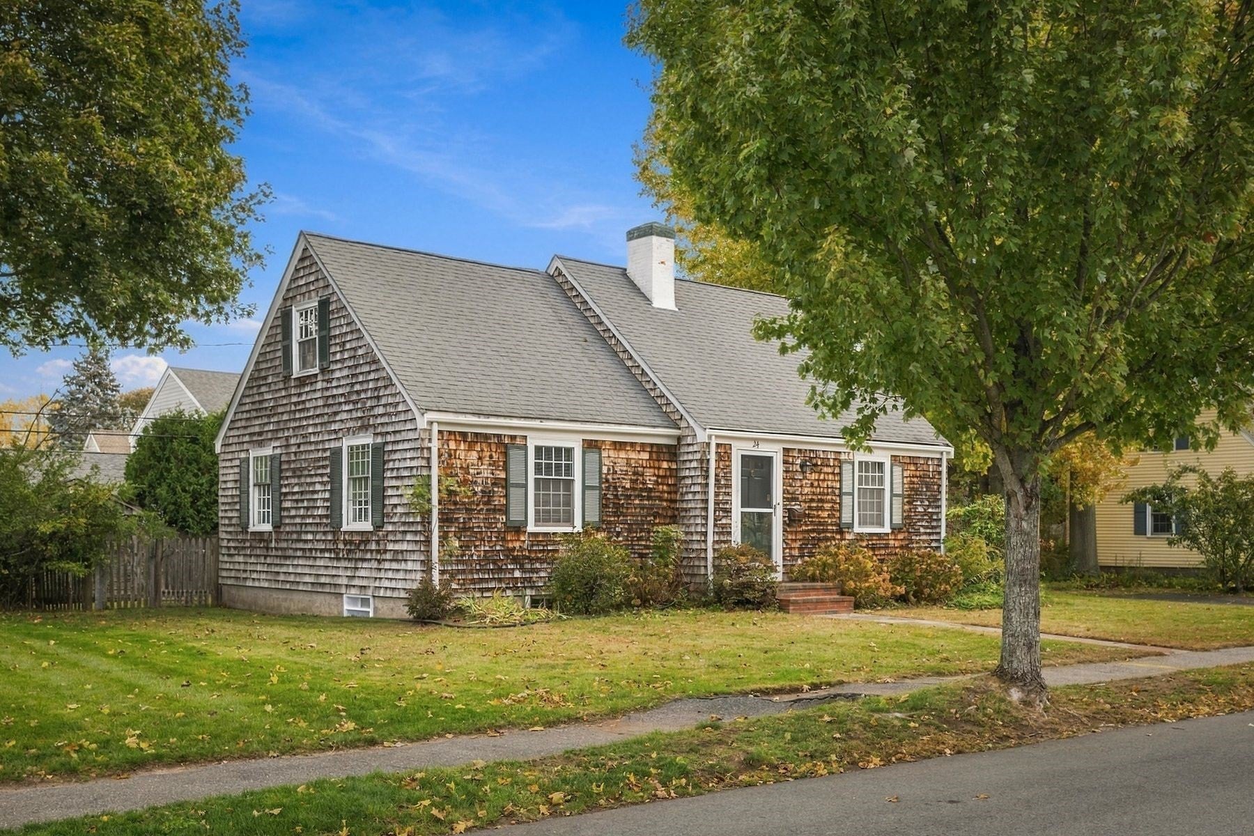Click for 24 Hereford Road, Marblehead, MA slideshow