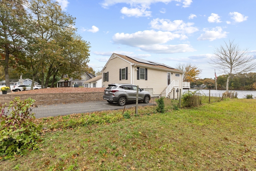 91 Agawam Lake Shore Drive