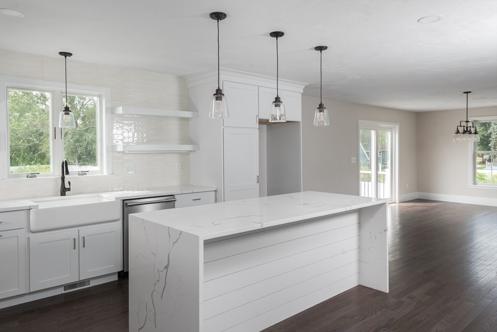 10 Narragansett Drive