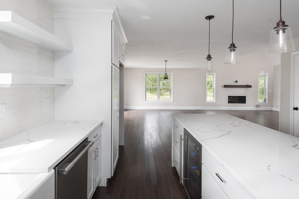10 Narragansett Drive