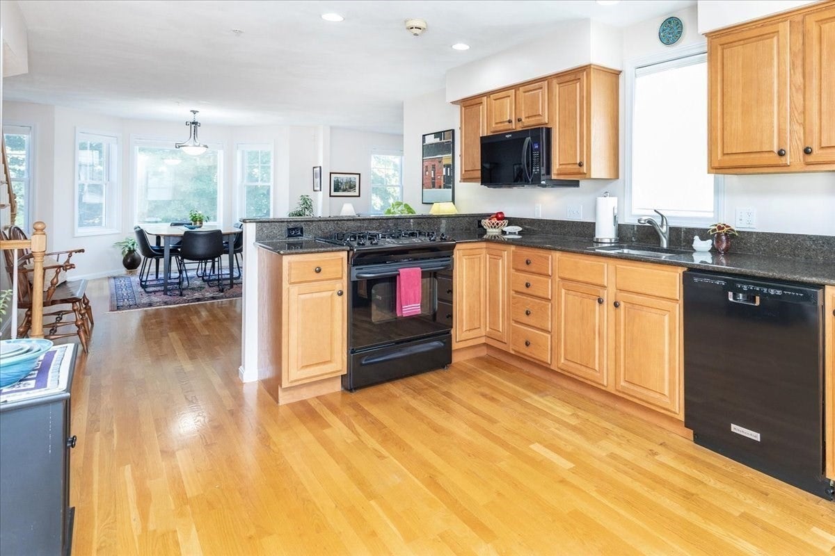 14-1/2 Roundy St #4, Beverly, MA, 14-1/2 Roundy St #4, Beverly, MA Photo #17