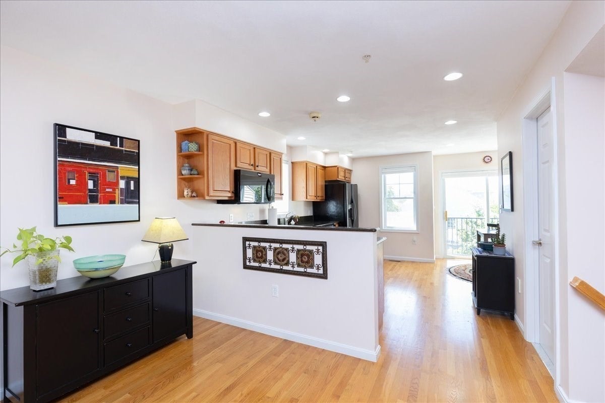 14-1/2 Roundy St #4, Beverly, MA, 14-1/2 Roundy St #4, Beverly, MA Photo #5