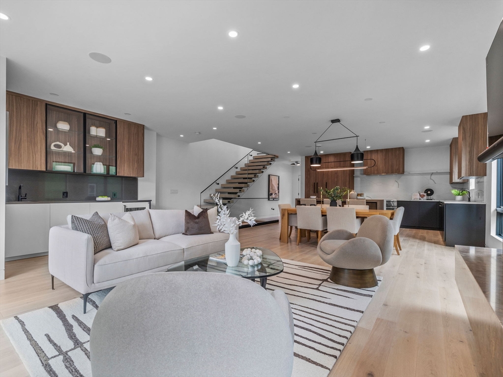 19 Cottage Park Ave 19