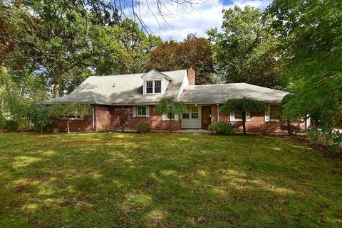 757 Shaker Rd Longmeadow MA 01106