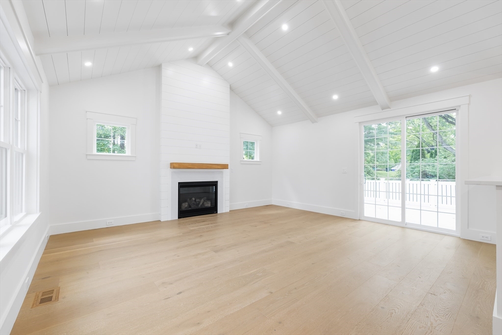 Natick, Massachusetts 01760, United States, 6 Bedrooms Bedrooms, ,5 BathroomsBathrooms,Residential,Active,148505