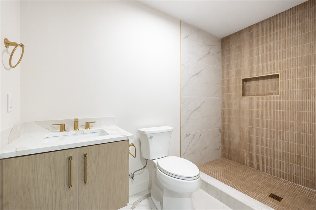 Natick, Massachusetts 01760, United States, 6 Bedrooms Bedrooms, ,5 BathroomsBathrooms,Residential,Active,148505