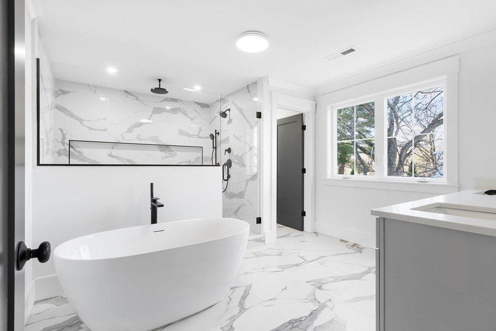 Natick, Massachusetts 01760, United States, 6 Bedrooms Bedrooms, ,5 BathroomsBathrooms,Residential,Active,148505