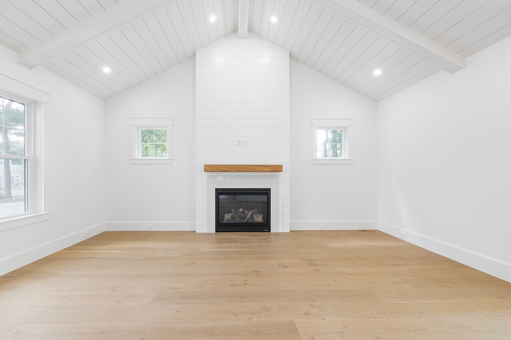 Natick, Massachusetts 01760, United States, 6 Bedrooms Bedrooms, ,5 BathroomsBathrooms,Residential,Active,148505