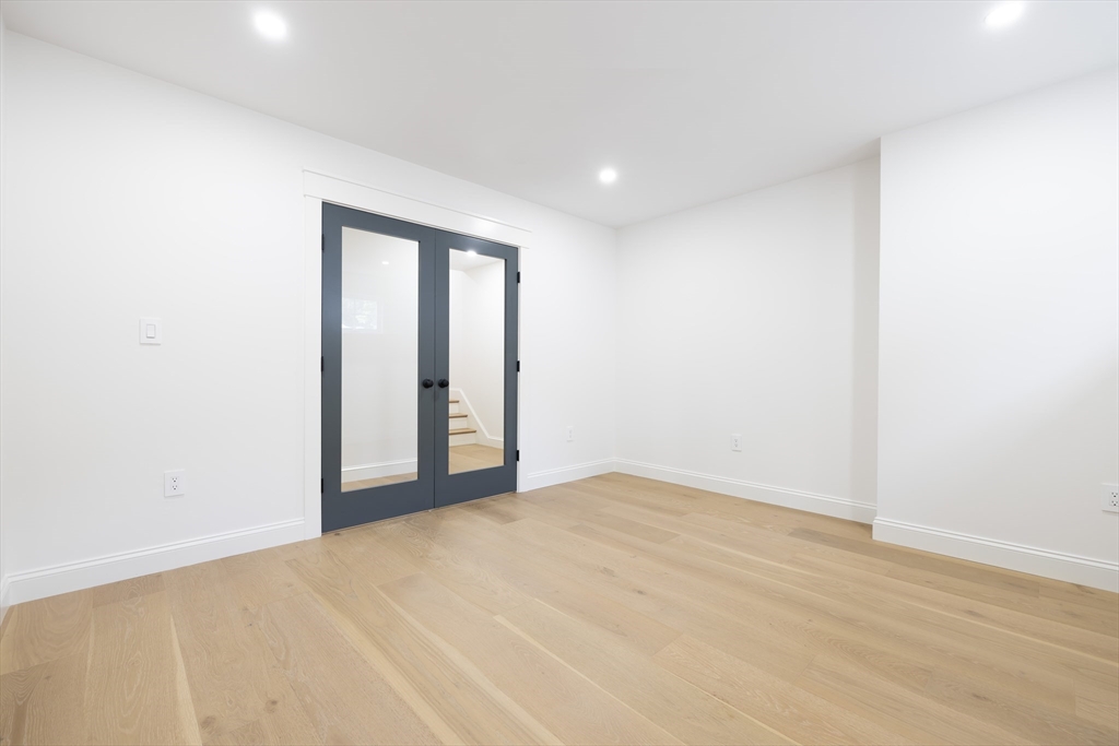 Natick, Massachusetts 01760, United States, 6 Bedrooms Bedrooms, ,5 BathroomsBathrooms,Residential,Active,148505