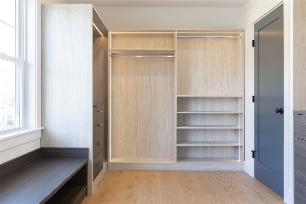 Natick, Massachusetts 01760, United States, 6 Bedrooms Bedrooms, ,5 BathroomsBathrooms,Residential,Active,148505