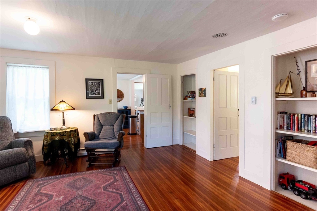 2 Old Sunderland RD, Montague, MA Photo #10