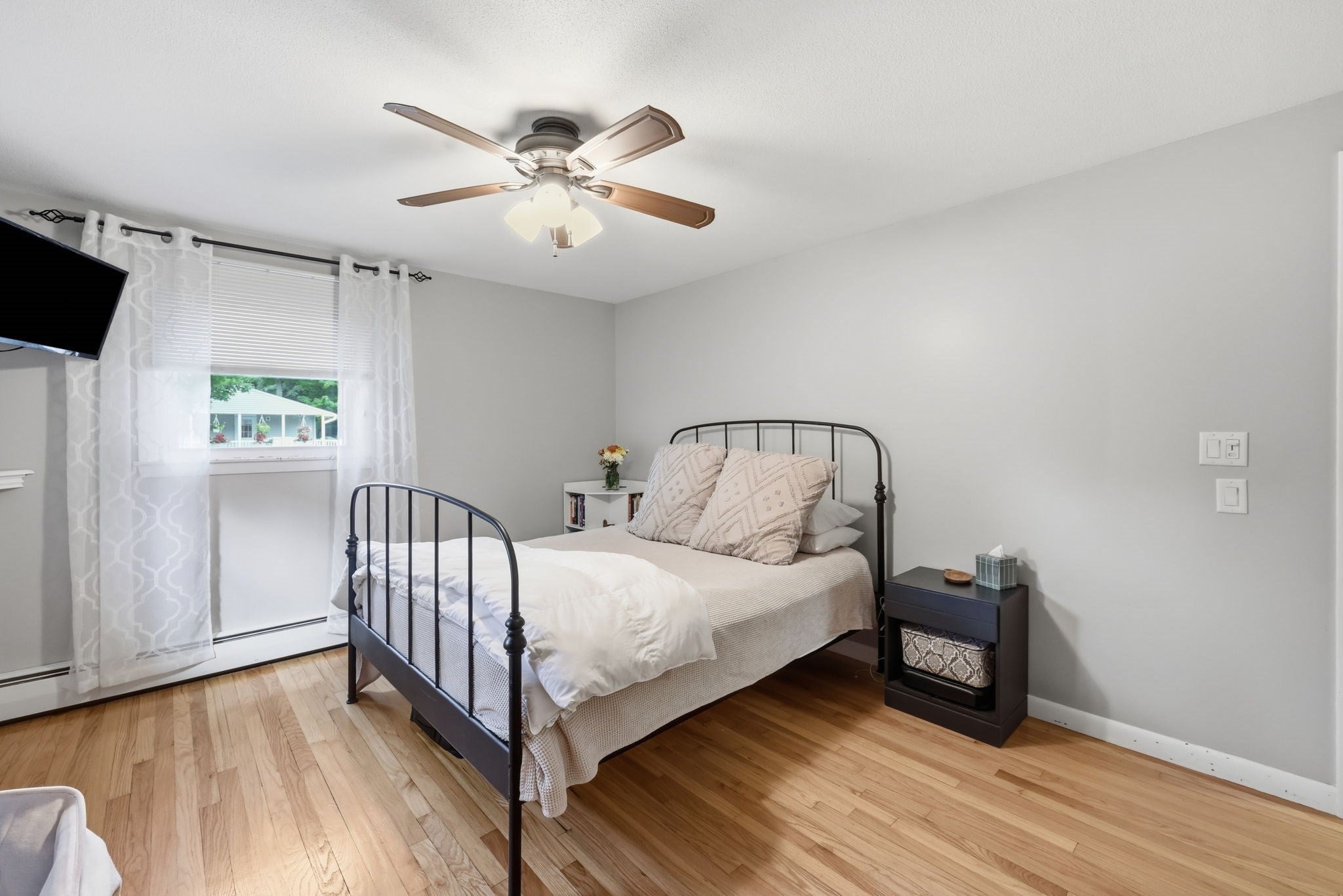 393 Cherry St, Holyoke, MA Photo #15