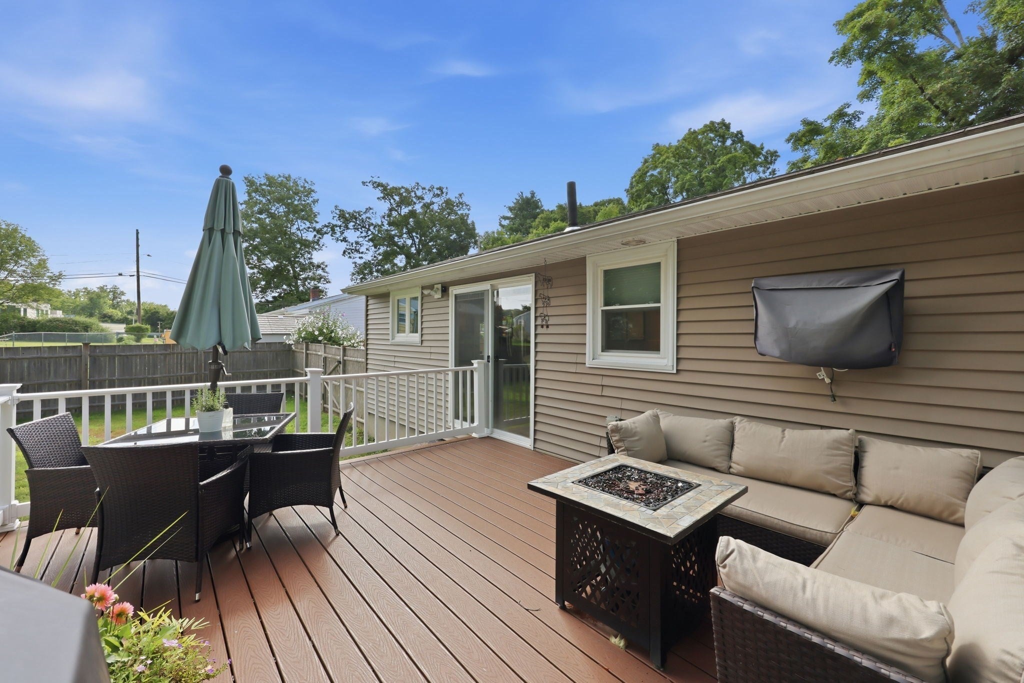 393 Cherry St, Holyoke, MA Photo #23