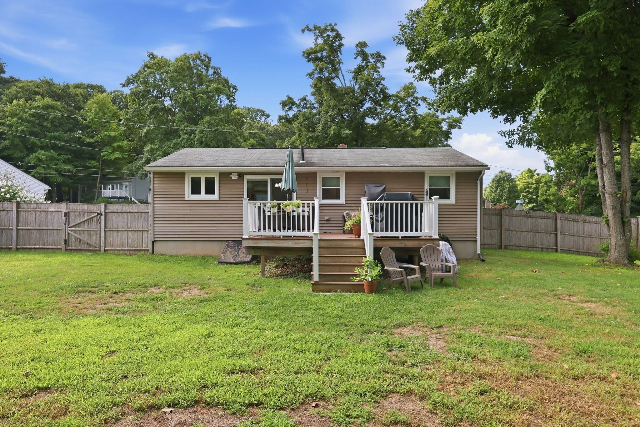 393 Cherry St, Holyoke, MA Photo #24