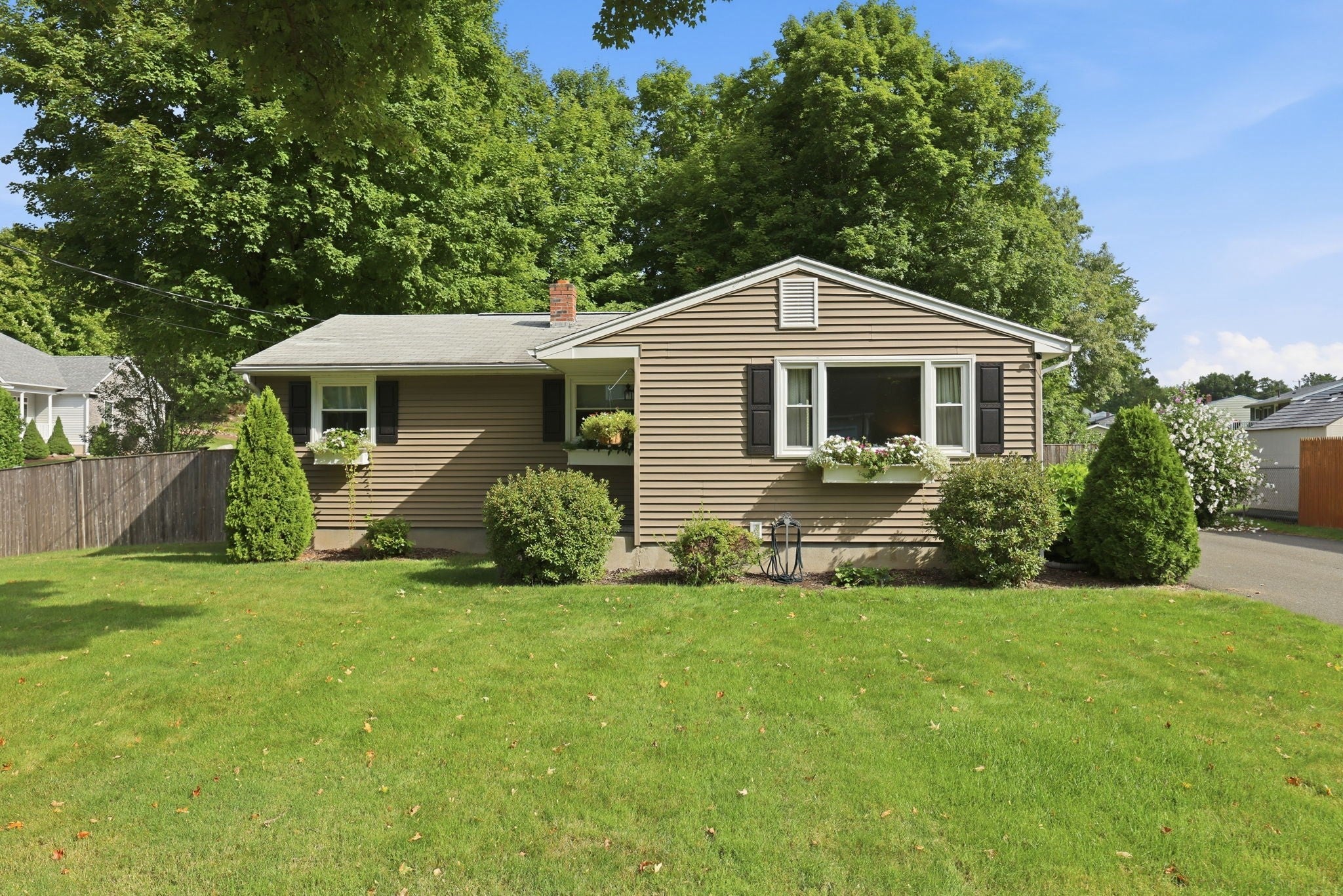 393 Cherry St, Holyoke, MA Photo #1