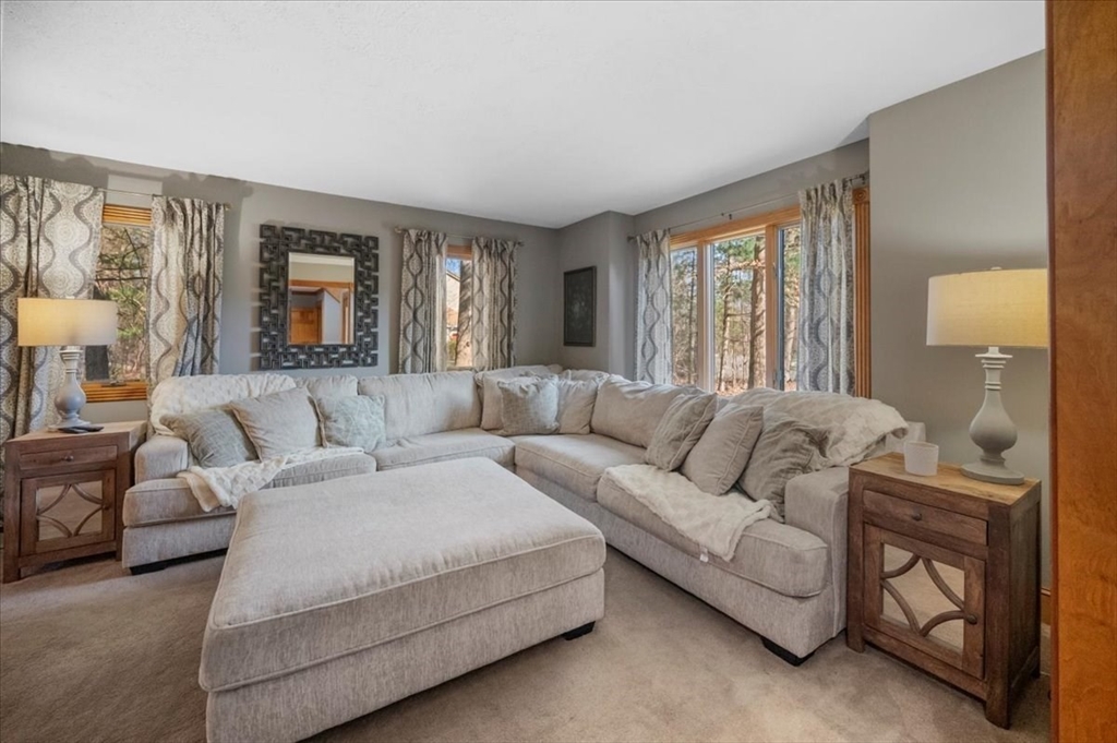 12 Winding Brook Ln