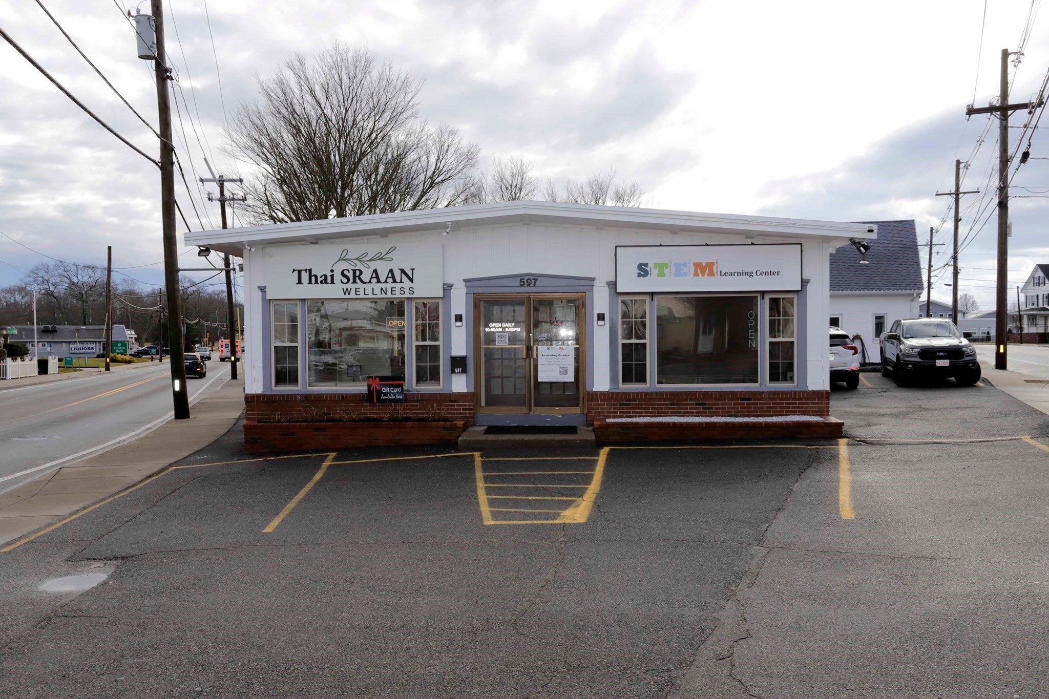 597 Dartmouth St AB