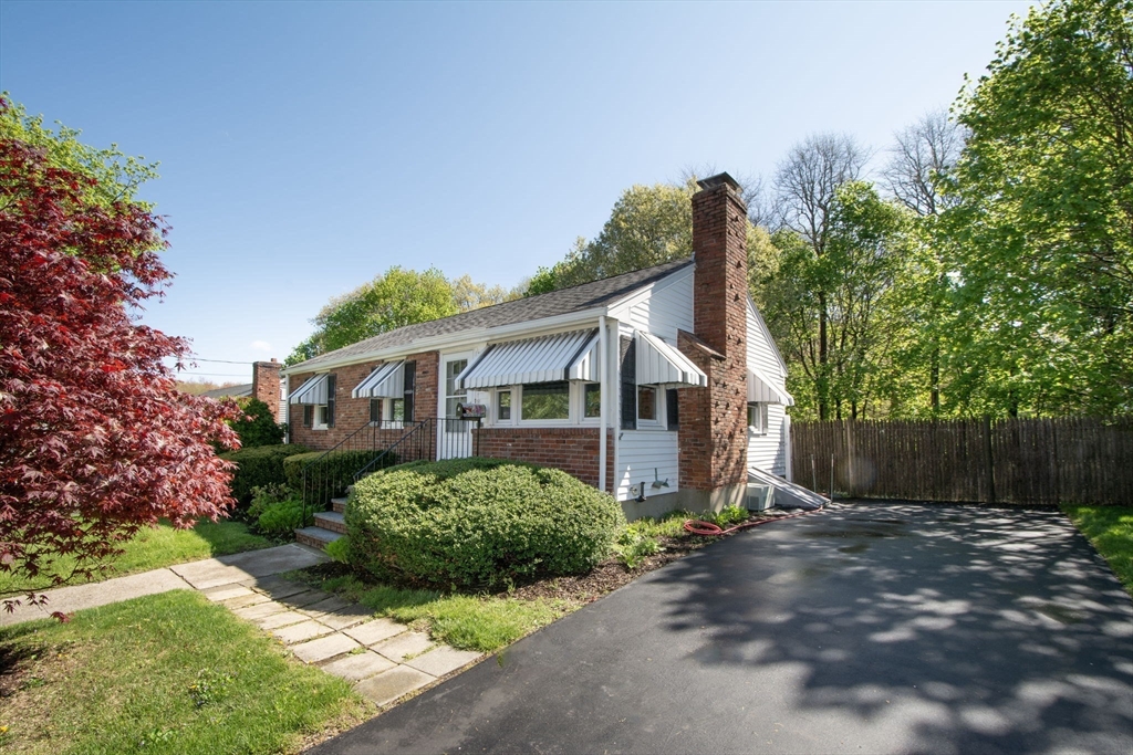81 Livoli Ave