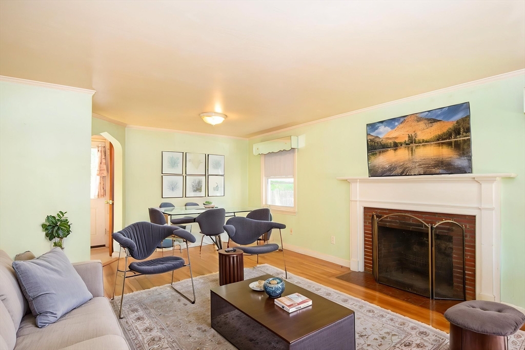 81 Livoli Ave