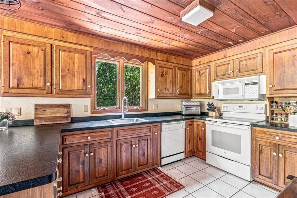43 E Russell Mills Rd, Plymouth, MA, 43 E Russell Mills Rd, Plymouth, MA Photo #11