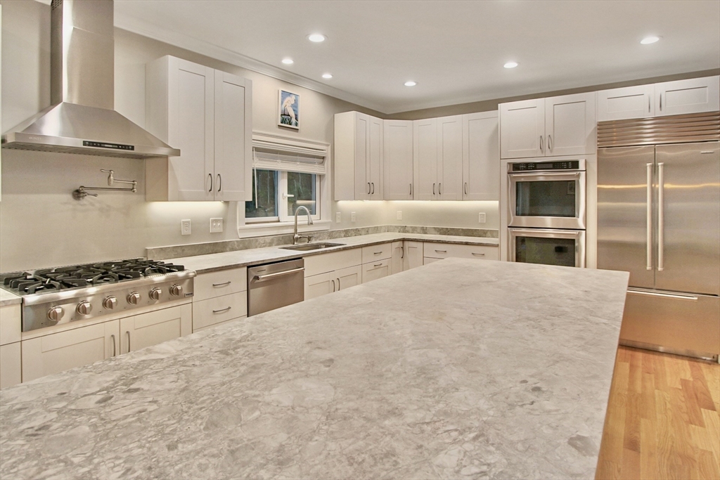22 Austin Ln