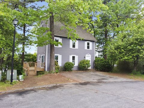 31 Harvard Ct Dracut MA 01826