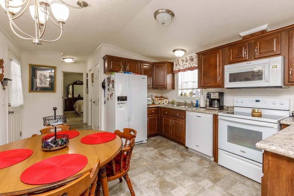 556 Central Street 11