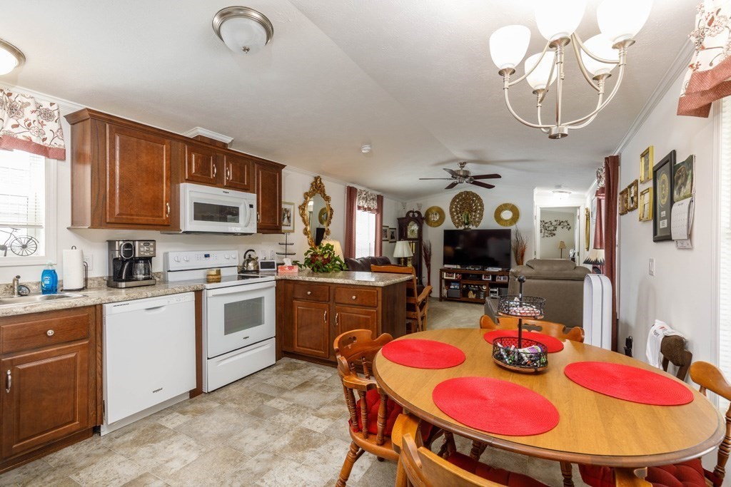 556 Central Street 11