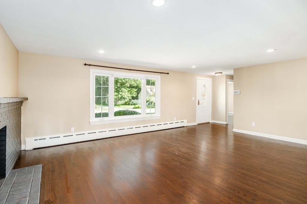32 Knowlton Street, Hamilton, MA, 32 Knowlton Street, Hamilton, MA Photo #4