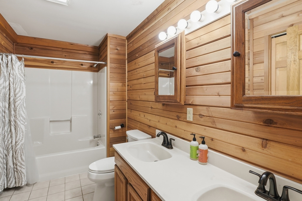 135 Mallard Dr, Becket, MA Photo #33