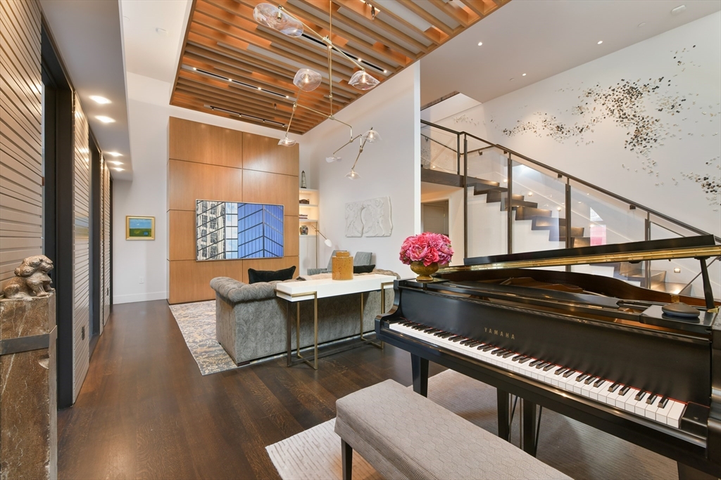 201 W Brookline PH-401