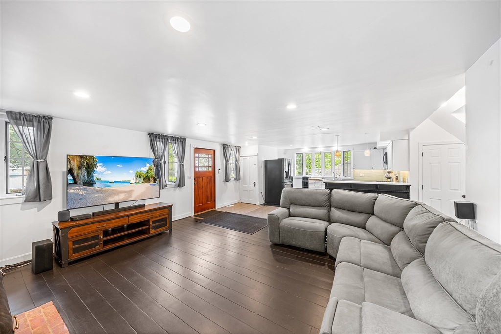 11 N Hancock St