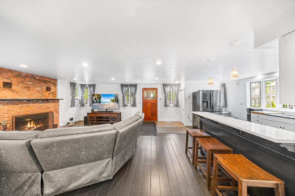 11 N Hancock St