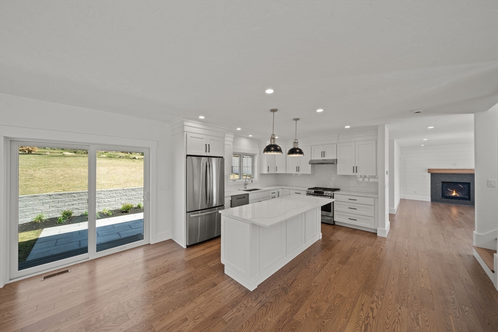 301 Maple AVE, Shrewsbury, MA Photo #7