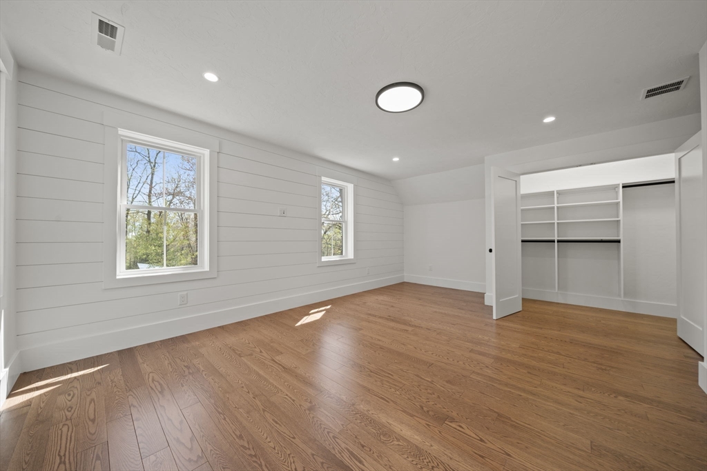 301 Maple AVE, Shrewsbury, MA Photo #17