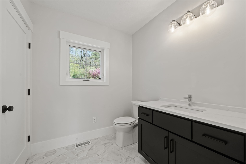 301 Maple AVE, Shrewsbury, MA Photo #10