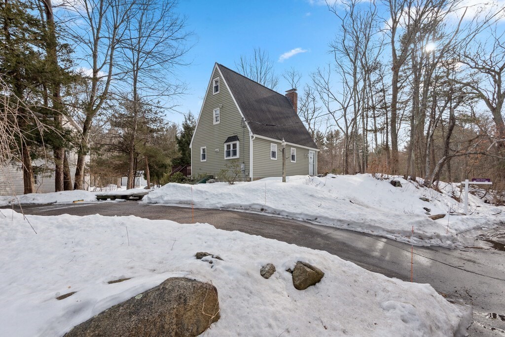 Hopkinton, Massachusetts 01748, United States, 2 Bedrooms Bedrooms, ,1 BathroomBathrooms,Residential,Pending,78777