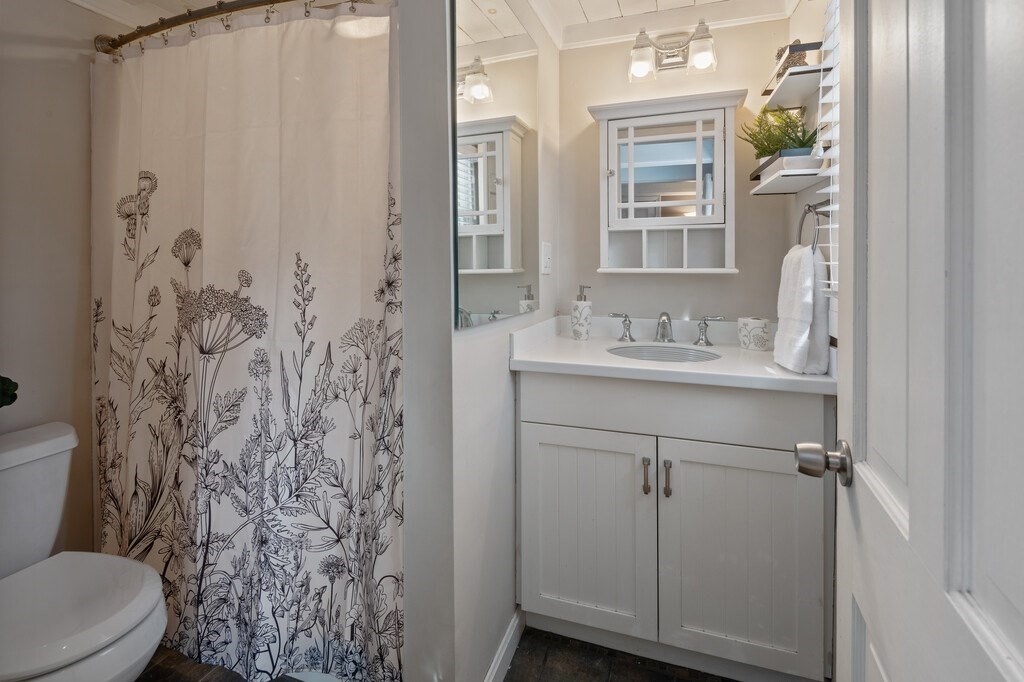 Hopkinton, Massachusetts 01748, United States, 2 Bedrooms Bedrooms, ,1 BathroomBathrooms,Residential,Pending,78777