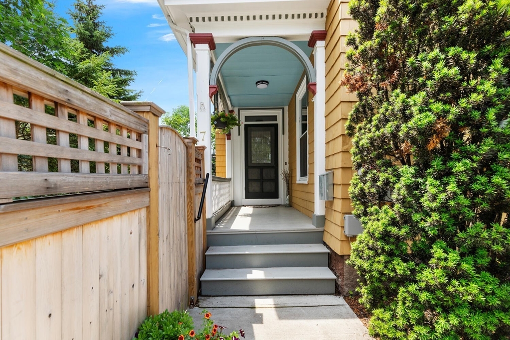 7 Rockland Street