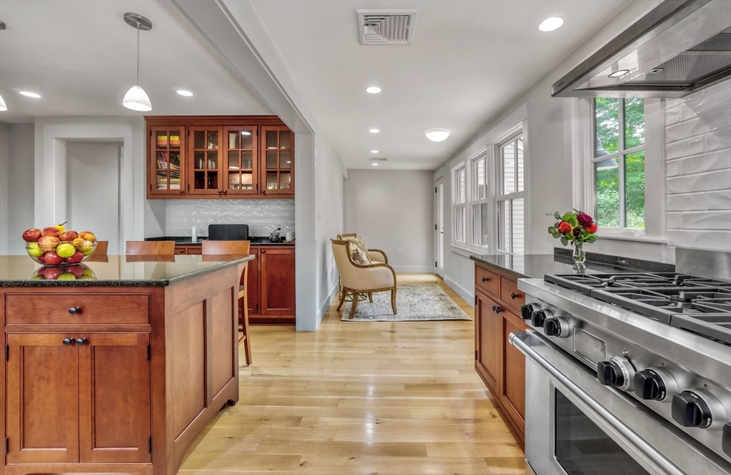 17 Longmeadow Road