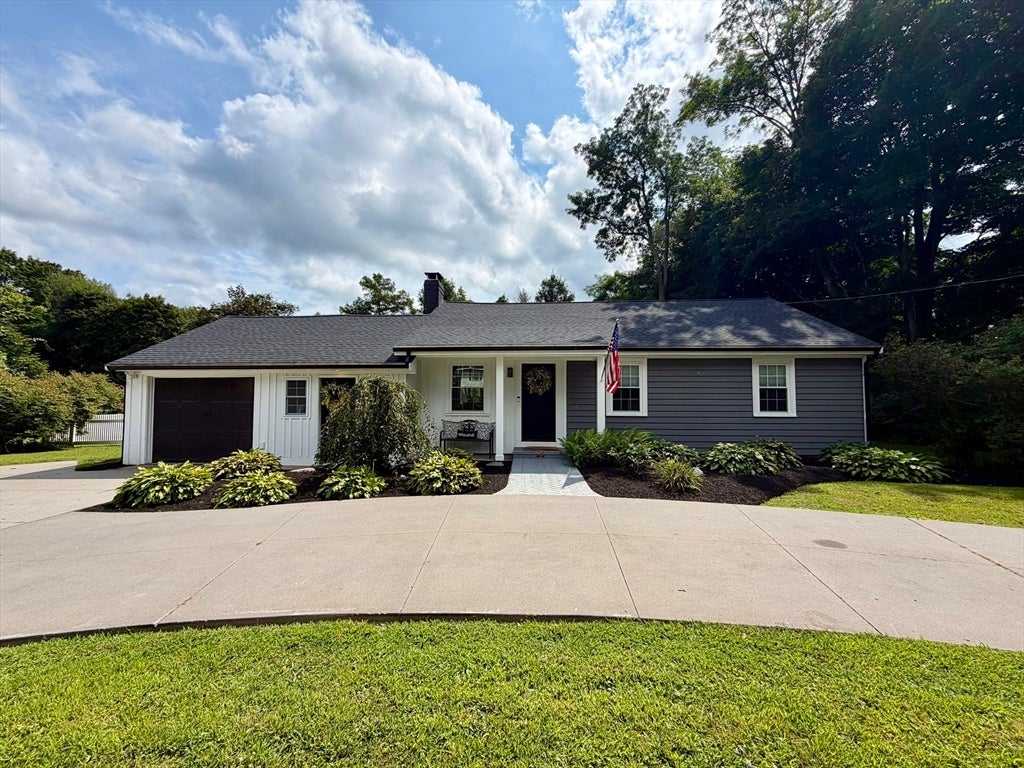 Photo of 335 South Street, Wrentham, MA