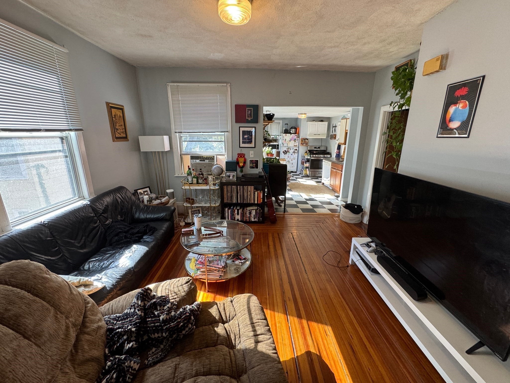 Click for 192 Holland St #2, Somerville, MA slideshow