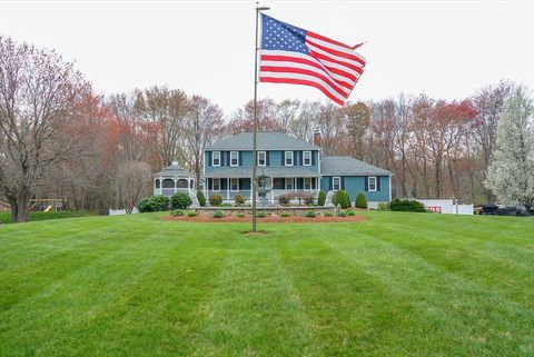 25 Kempton Rd Uxbridge MA 01569