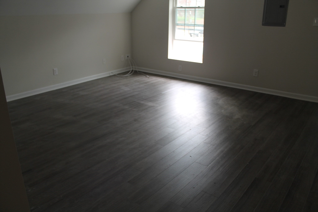 142 Main St 2