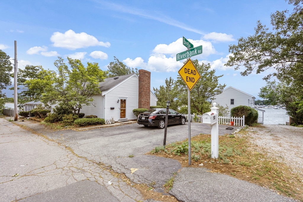 53 Riverbank Rd