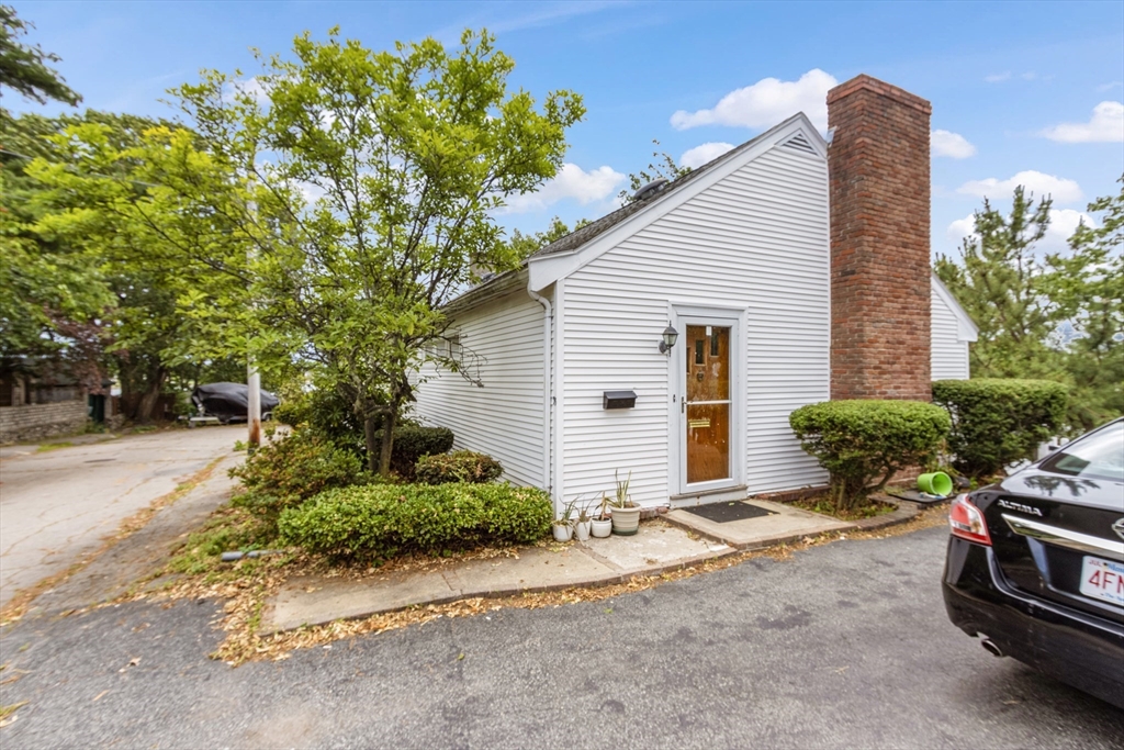 53 Riverbank Rd