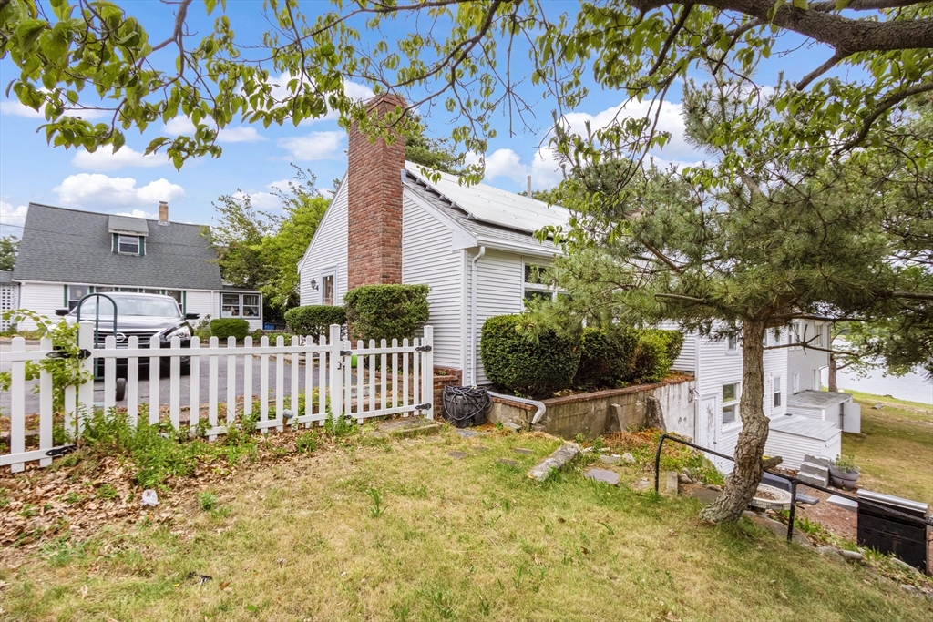 53 Riverbank Rd
