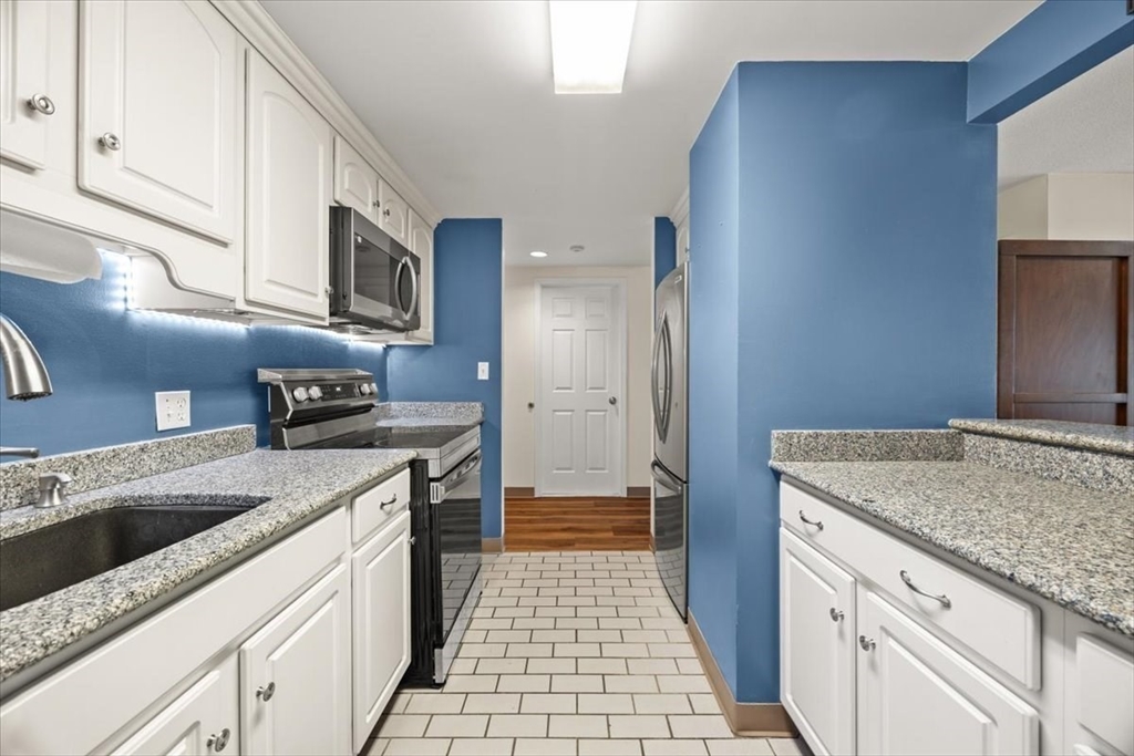 96 Old Colony Ave 365