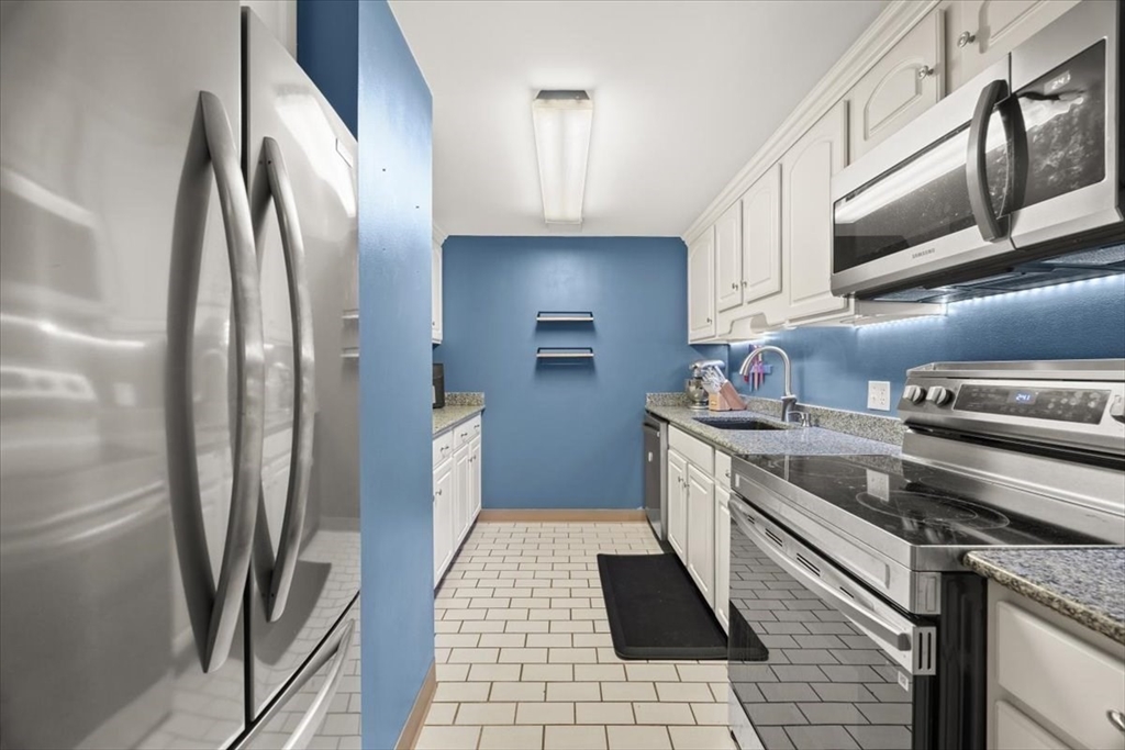 96 Old Colony Ave 365
